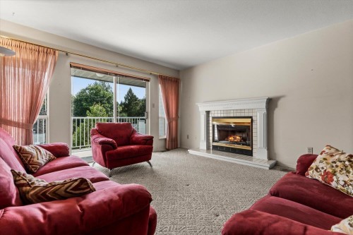 31-3351 Horn Street, Abbotsford, BC - Indoor Photo Showing Living Room With Fireplace