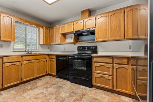 31-3351 Horn Street, Abbotsford, BC - Indoor Photo Showing Kitchen