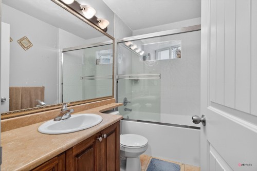 6418 137A Street, Surrey, BC - Indoor Photo Showing Bathroom