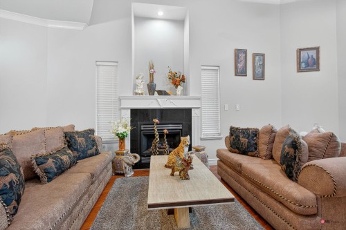 6418 137A Street, Surrey, BC - Indoor Photo Showing Living Room With Fireplace