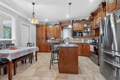 6418 137A Street, Surrey, BC - Indoor Photo Showing Kitchen