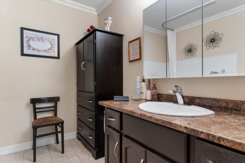 118-1450 Mccallum Road, Abbotsford, BC - Indoor Photo Showing Bathroom