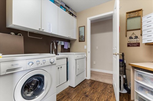 118-1450 Mccallum Road, Abbotsford, BC - Indoor Photo Showing Laundry Room