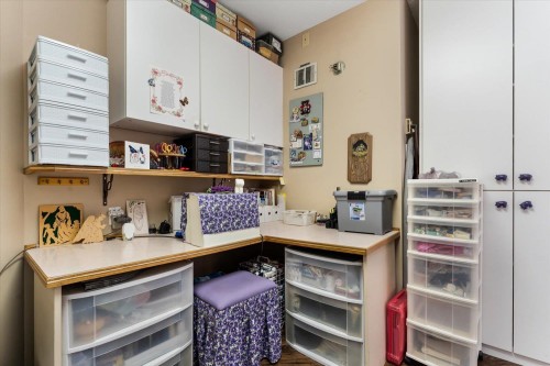 118-1450 Mccallum Road, Abbotsford, BC - Indoor Photo Showing Office