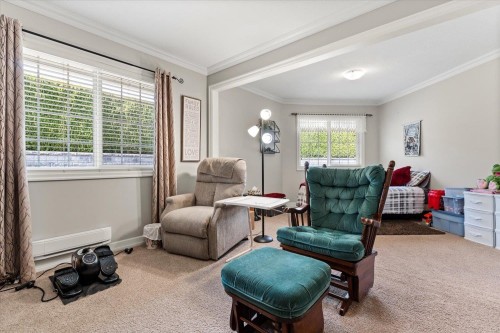 118-1450 Mccallum Road, Abbotsford, BC - Indoor Photo Showing Living Room