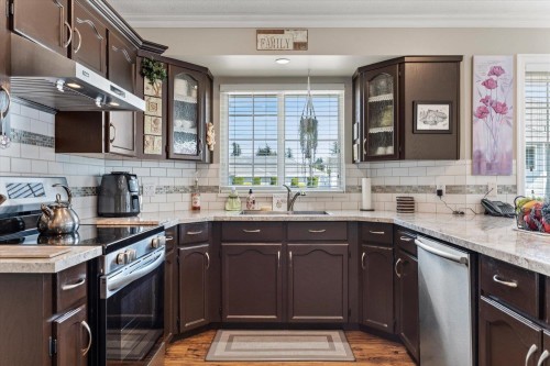 118-1450 Mccallum Road, Abbotsford, BC - Indoor Photo Showing Kitchen With Double Sink