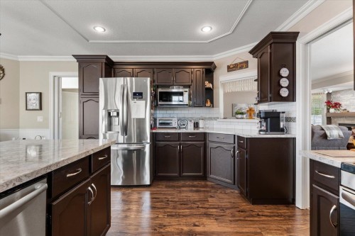 118-1450 Mccallum Road, Abbotsford, BC - Indoor Photo Showing Kitchen With Upgraded Kitchen