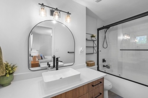 19847 38A Avenue, Langley, BC - Indoor Photo Showing Bathroom
