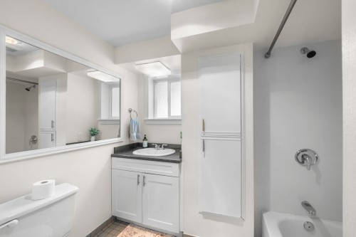 19847 38A Avenue, Langley, BC - Indoor Photo Showing Bathroom