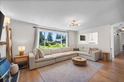 19847 38A Avenue, Langley, BC - Indoor Photo Showing Living Room With Fireplace
