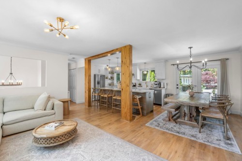 19847 38A Avenue, Langley, BC - Indoor Photo Showing Living Room