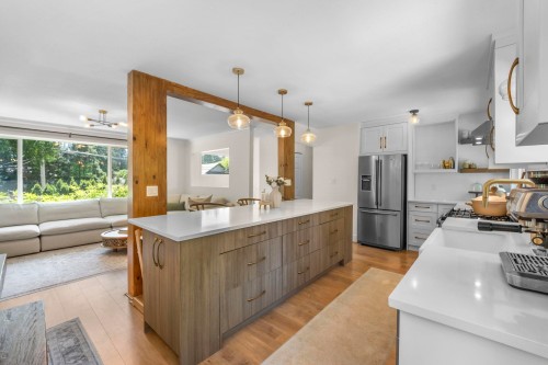 19847 38A Avenue, Langley, BC - Indoor Photo Showing Kitchen With Upgraded Kitchen