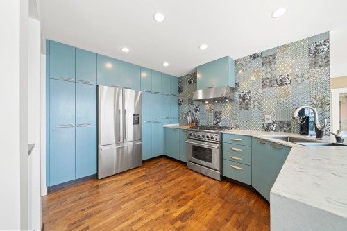 14380 Sunset Drive, White Rock, BC - Indoor Photo Showing Kitchen With Upgraded Kitchen