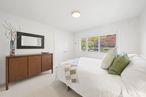 14380 Sunset Drive, White Rock, BC - Indoor Photo Showing Bedroom