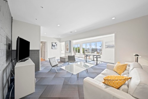 14380 Sunset Drive, White Rock, BC - Indoor Photo Showing Living Room