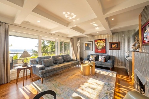 14380 Sunset Drive, White Rock, BC - Indoor Photo Showing Living Room