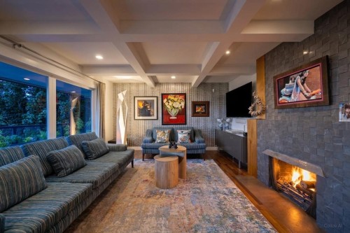 14380 Sunset Drive, White Rock, BC - Indoor Photo Showing Living Room With Fireplace