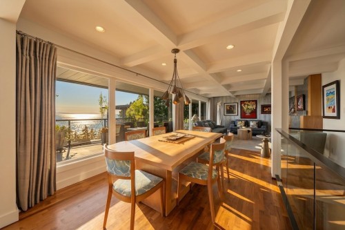 14380 Sunset Drive, White Rock, BC - Indoor Photo Showing Dining Room