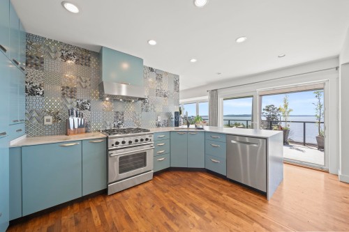 14380 Sunset Drive, White Rock, BC - Indoor Photo Showing Kitchen With Upgraded Kitchen