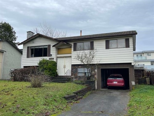 8868 Roslin Place, Surrey, BC - Outdoor