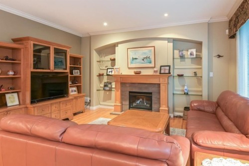 15560 36B Avenue, Surrey, BC - Indoor Photo Showing Living Room With Fireplace