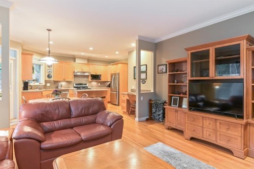 15560 36B Avenue, Surrey, BC - Indoor Photo Showing Living Room