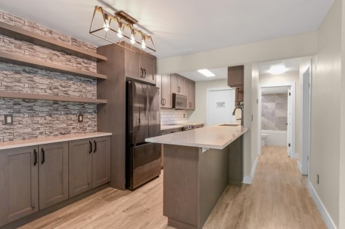 114-34909 Old Yale Road, Abbotsford, BC - Indoor Photo Showing Kitchen
