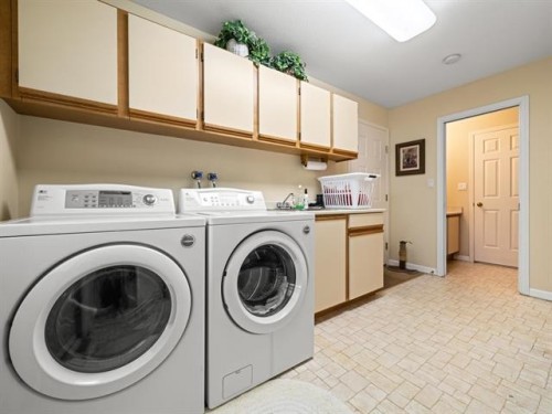 13383 14A Avenue, Surrey, BC - Indoor Photo Showing Laundry Room