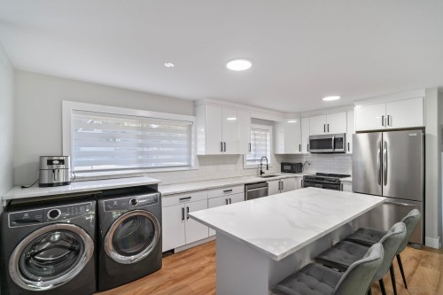 16235 28 Avenue, Surrey, BC - Indoor Photo Showing Laundry Room