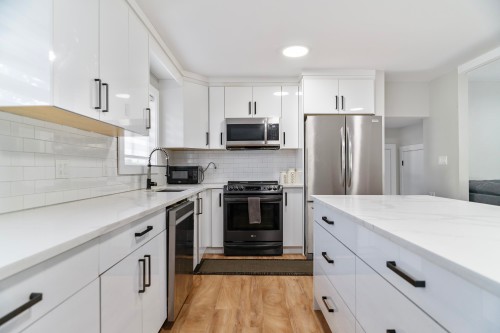 16235 28 Avenue, Surrey, BC - Indoor Photo Showing Kitchen With Upgraded Kitchen