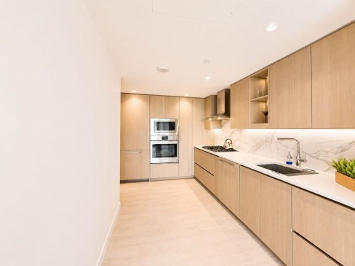 3310-9887 Whalley Boulevard, Surrey, BC - Indoor Photo Showing Kitchen