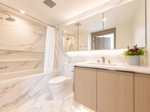 3310-9887 Whalley Boulevard, Surrey, BC - Indoor Photo Showing Bathroom