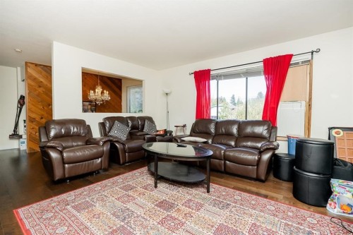 15097 95 Avenue, Surrey, BC - Indoor Photo Showing Living Room