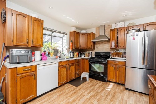 15097 95 Avenue, Surrey, BC - Indoor Photo Showing Kitchen