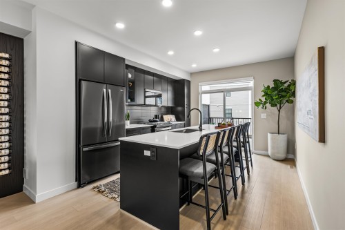 3-2886 Montrose Avenue, Abbotsford, BC - Indoor Photo Showing Kitchen With Upgraded Kitchen