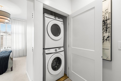 3-2886 Montrose Avenue, Abbotsford, BC - Indoor Photo Showing Laundry Room