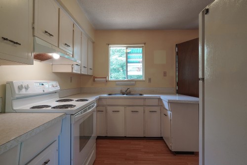 17844 57A Avenue, Surrey, BC - Indoor Photo Showing Kitchen With Double Sink