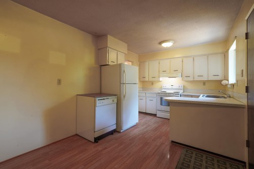 17844 57A Avenue, Surrey, BC - Indoor Photo Showing Kitchen With Double Sink