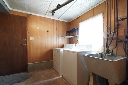 17844 57A Avenue, Surrey, BC - Indoor Photo Showing Laundry Room