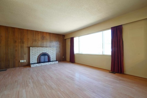 17844 57A Avenue, Surrey, BC - Indoor With Fireplace