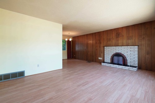 17844 57A Avenue, Surrey, BC - Indoor With Fireplace