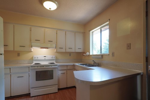 17844 57A Avenue, Surrey, BC - Indoor Photo Showing Kitchen With Double Sink