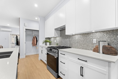 36-9688 182A Street, Surrey, BC - Indoor Photo Showing Kitchen With Upgraded Kitchen