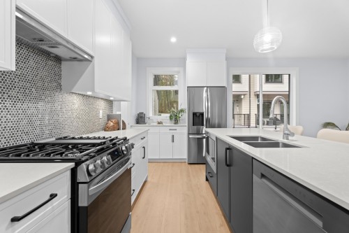 36-9688 182A Street, Surrey, BC - Indoor Photo Showing Kitchen With Double Sink With Upgraded Kitchen