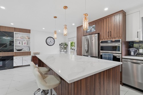 17886 59A Avenue, Surrey, BC - Indoor Photo Showing Kitchen With Upgraded Kitchen