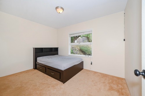 14249 Marine Drive, White Rock, BC - Indoor Photo Showing Bedroom