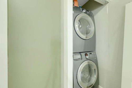 21-19560 68 Avenue, Surrey, BC - Indoor Photo Showing Laundry Room