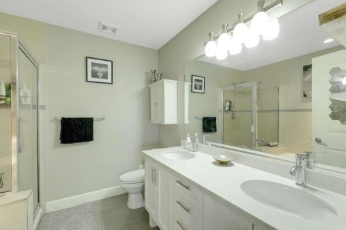 21-19560 68 Avenue, Surrey, BC - Indoor Photo Showing Bathroom