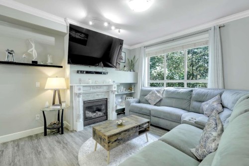 21-19560 68 Avenue, Surrey, BC - Indoor Photo Showing Living Room With Fireplace