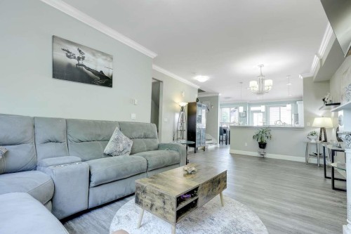 21-19560 68 Avenue, Surrey, BC - Indoor Photo Showing Living Room